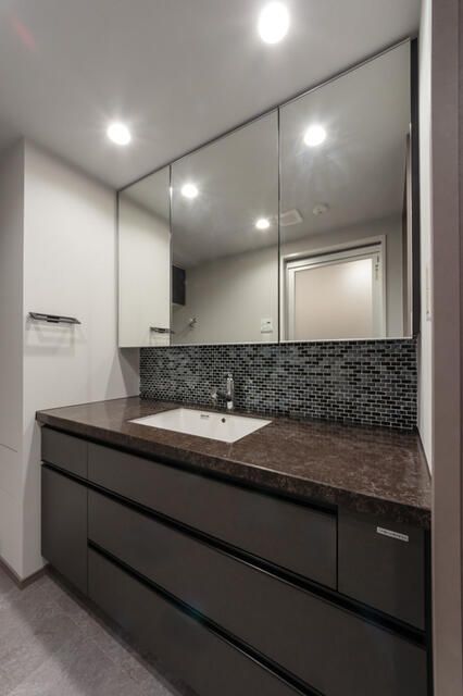 洗面設備　広い洗面スペース