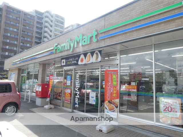 コンビニ　ファミリーマート（コンビニ）まで6m