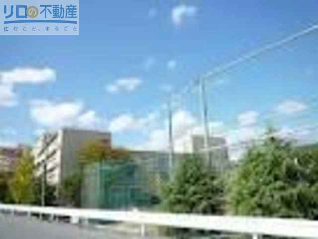 中学校　宝塚市立南ひばりガ丘中学校（中学校）まで519m