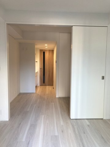 居室・リビング　室内写真は別部屋参考写真になります。