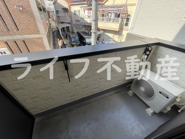 バルコニー　外からの目が気にならないバルコニーで洗濯物が干せます