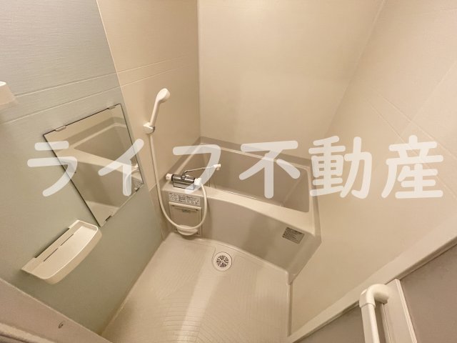 バス・シャワールーム　落ち着いた空間のお風呂です