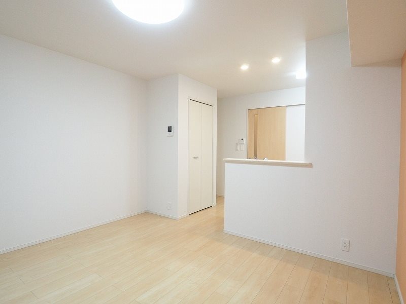 居室・リビング　※別号室の写真です。