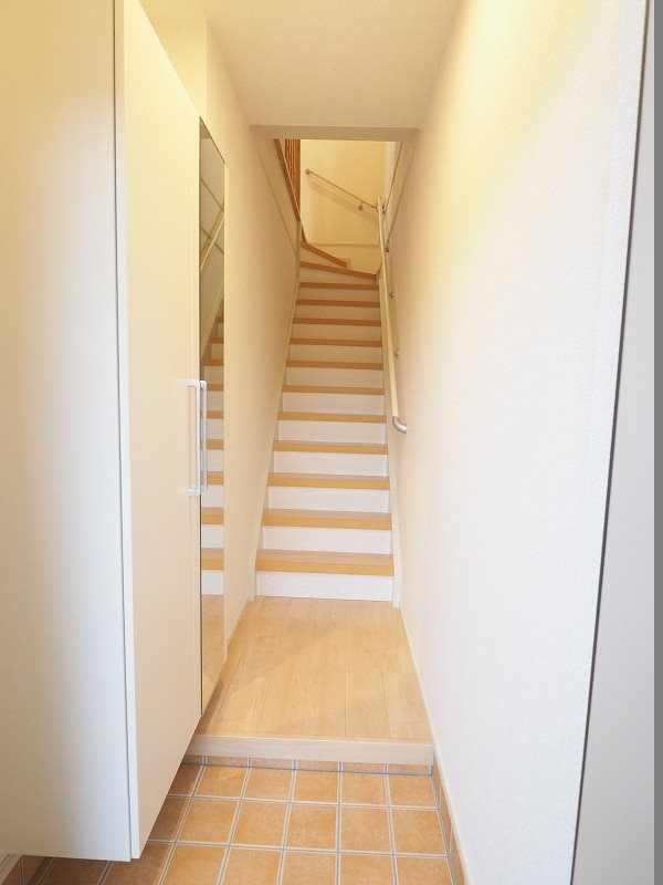 玄関　※別号室の写真です。