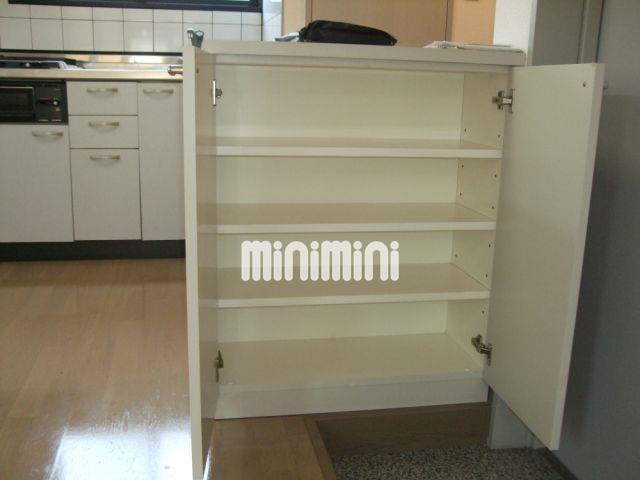 玄関　シューズボックスございます