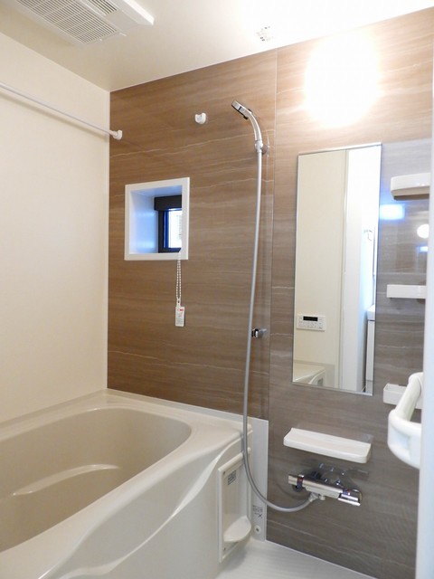 バス・シャワールーム　追い焚き・浴室暖房乾燥機あり