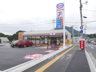 コンビニ　セブンイレブン広島亀山SS店（コンビニ）まで410m