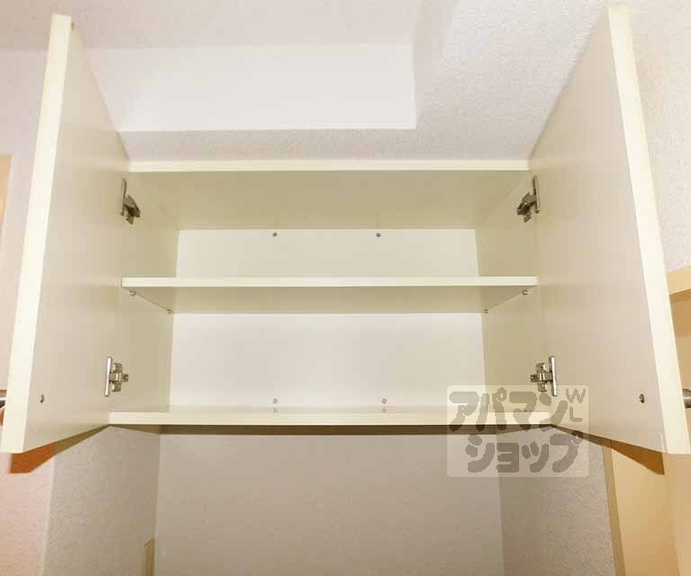 収納　洗濯機上に収納あります。