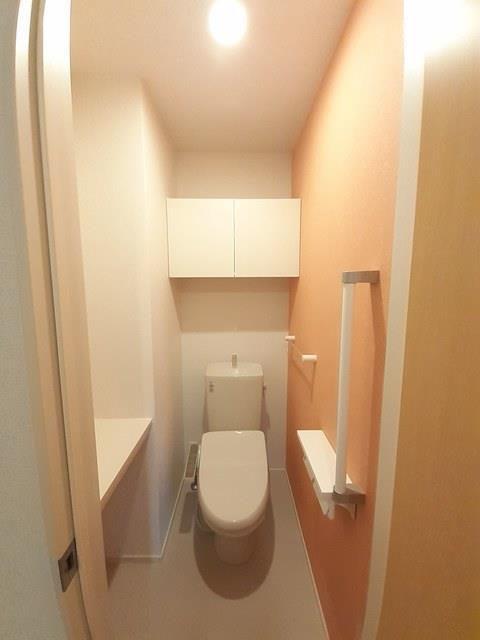 トイレ　温水洗浄便座