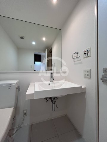 洗面設備　レジディア江坂　洗面台