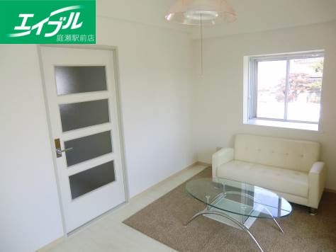 居室・リビング　同物件の別のお部屋の画像です。実際とは異なります。