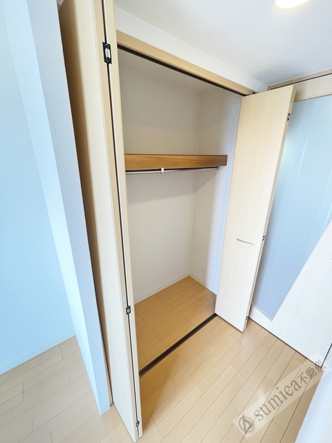 収納　天井高のクローゼット完備・お部屋がスッキリします♪
