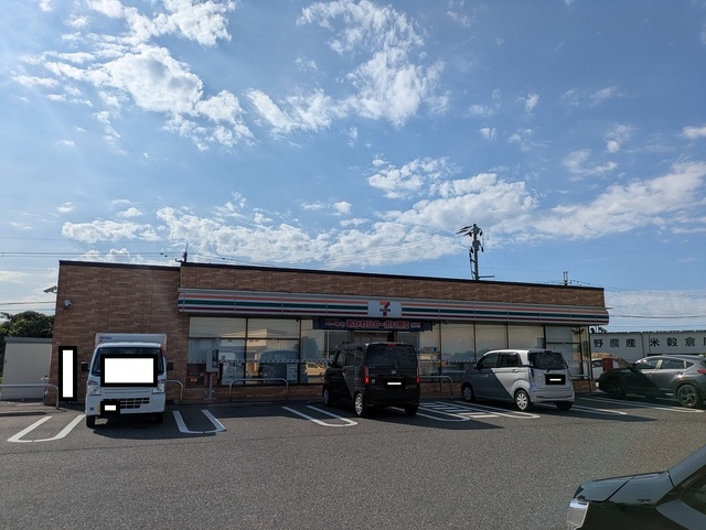 コンビニ　セブンイレブン曽和インター店（コンビニ）まで831m