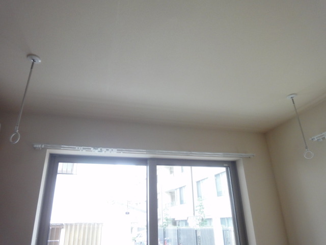 バルコニー　★雨でも洗濯物が干せる室内物干しフック付きです★