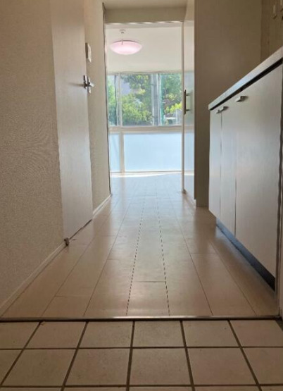 玄関　※別部屋の参考写真です。