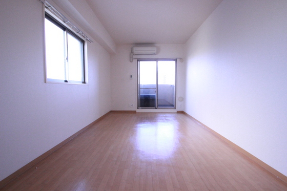 居室・リビング　※別号室の写真です