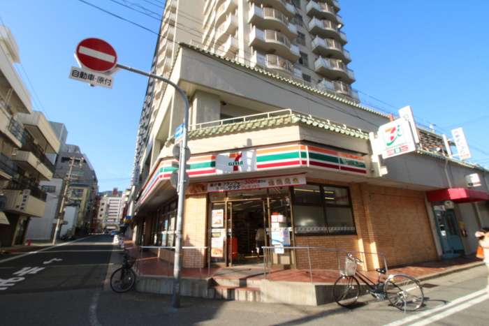 コンビニ　セブンイレブン（コンビニ）まで110m