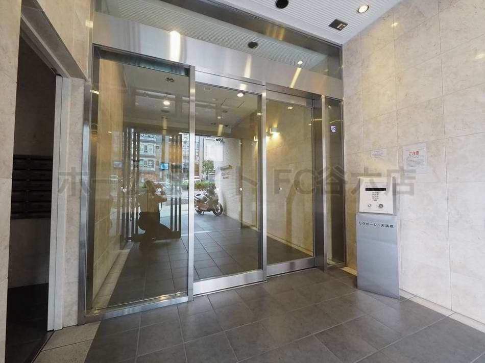 エントランス　リビング