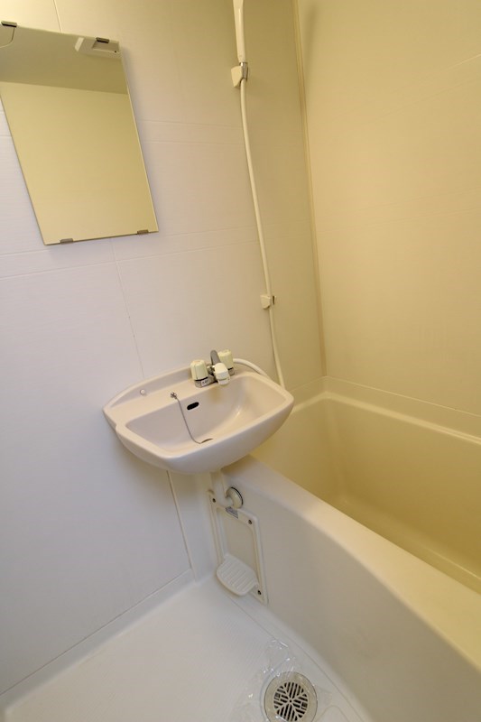 バス・シャワールーム　※別部屋参考写真