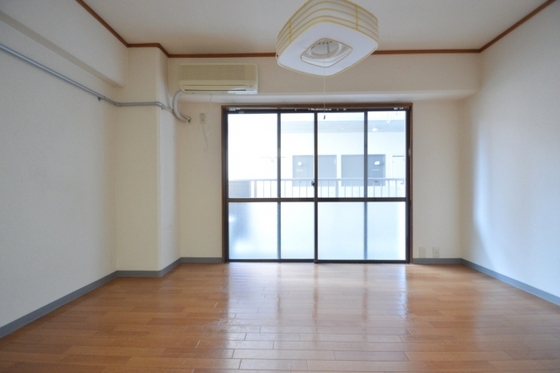 居室・リビング　１ＤＫオールフローリング・エアコン付