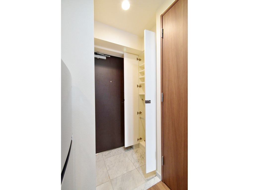 玄関　収納もある玄関です