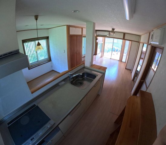 キッチン　カウンターキッチンから見える外の景色に癒されます。