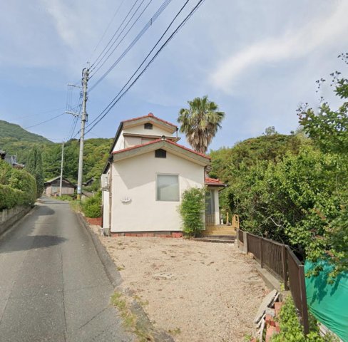 建物外観　可也山の麓、静かな場所に佇む程よいサイズの一軒家。