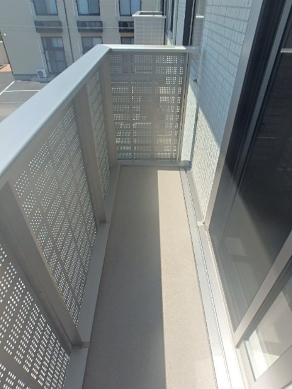 バルコニー　図面と現状に相違がある場合には現状を優先