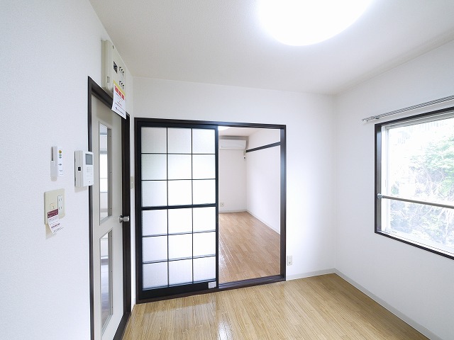 居室・リビング　こちらのリビングで趣味の時間をお楽しみください