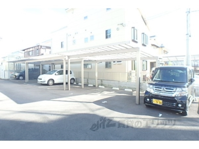 駐車場　屋根付き