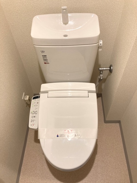 トイレ　※写真は同タイプ住戸です。