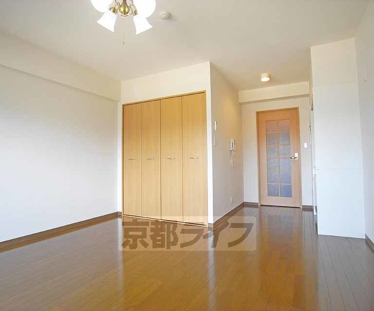 居室・リビング　広い室内です。