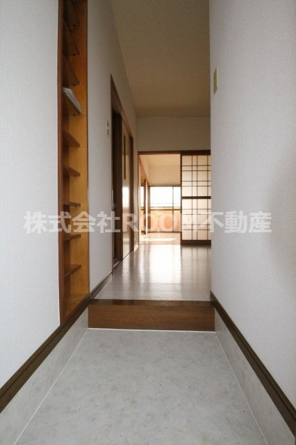 玄関　収納もある玄関です