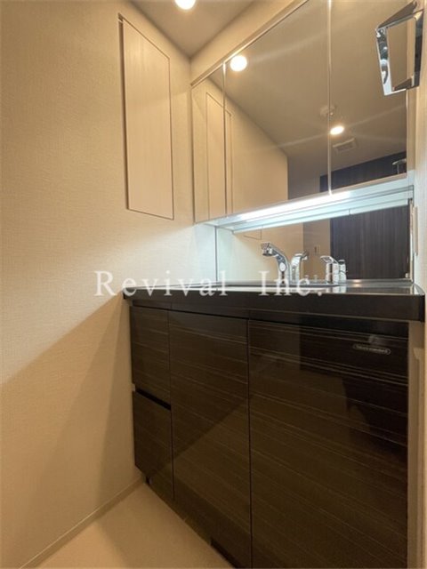 洗面設備　毎日の身だしなみチェックに必須ですね（別部屋参考画像）