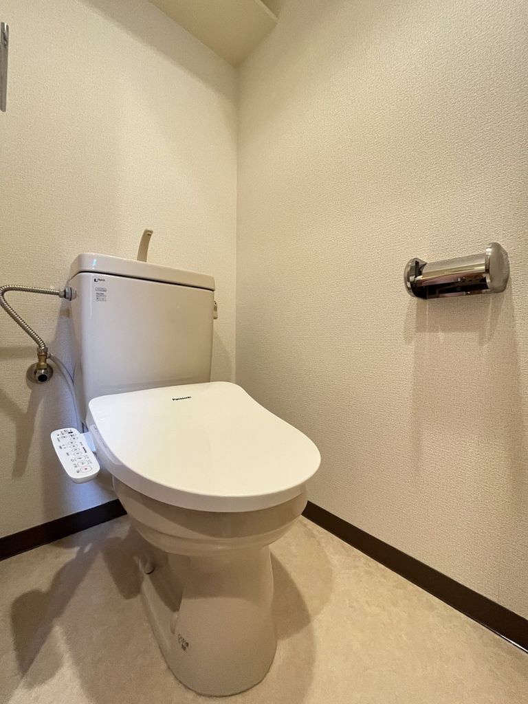 トイレ　※代表タイプの写真のため実際と異なる場合がございます