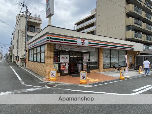 コンビニ　セブンイレブン（コンビニ）まで158m