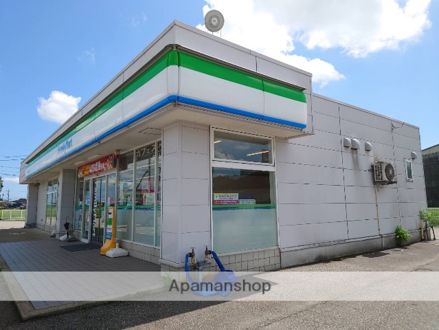 コンビニ　ファミリーマート高岡戸出市野瀬店（コンビニ）まで671m
