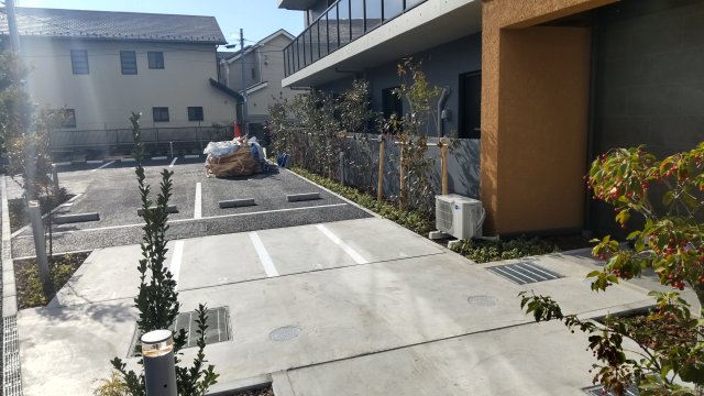 駐車場　駐車場に車を止められます