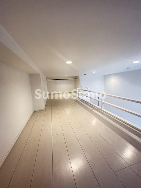 その他部屋・スペース　開放的な寝室です