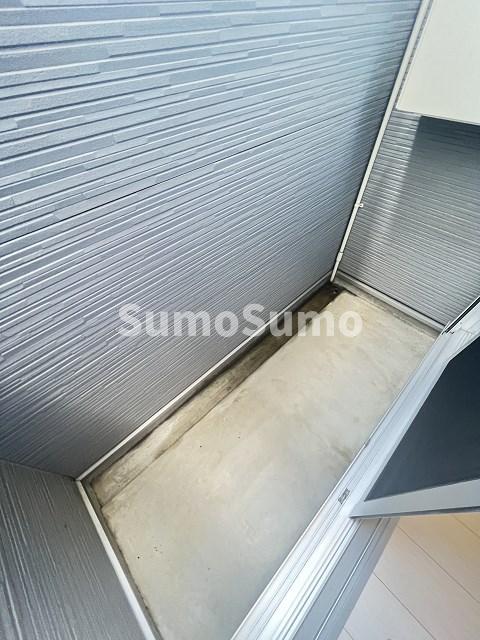 バルコニー　暖かな日差しのふりそそぐバルコニー