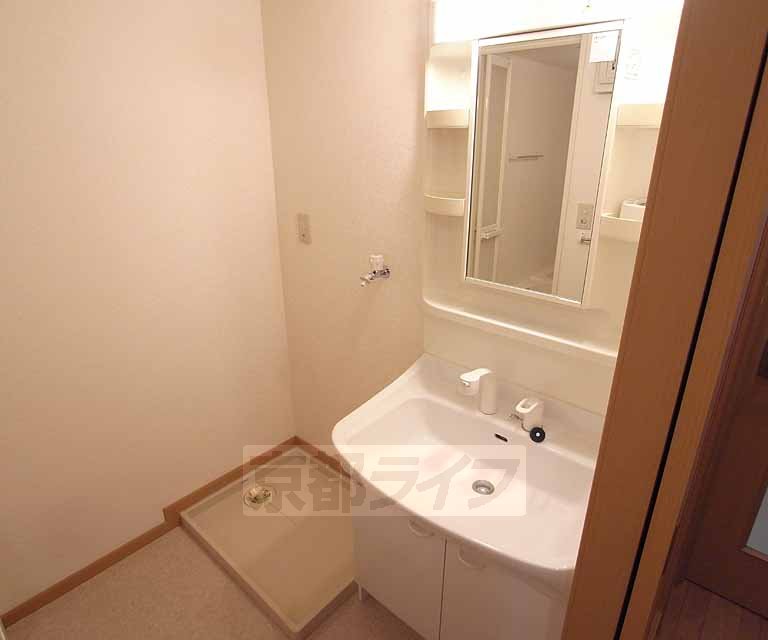 洗面設備　独立洗面台と洗濯機置き場です！