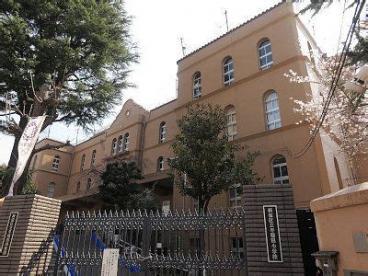 小学校　新宿区立早稲田小学校（小学校）まで657m