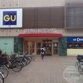 ショッピングセンター　ジーユーかみしんプラザ店（ショッピングセンター）まで437m