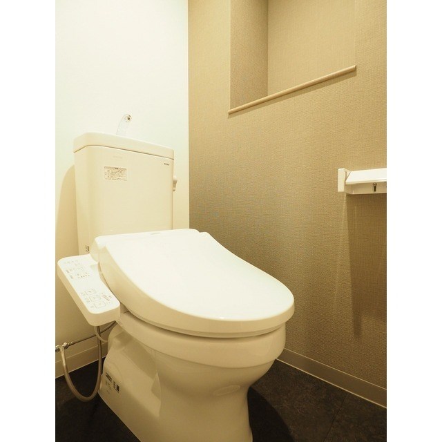 トイレ　温水洗浄便座付トイレ