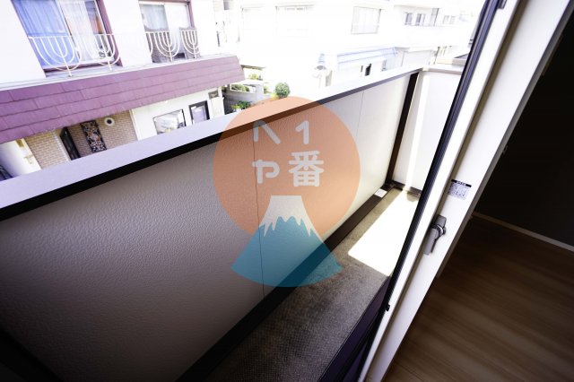 バルコニー　バルコニーからの眺めを楽しみながら食事をしませんか。　※参考