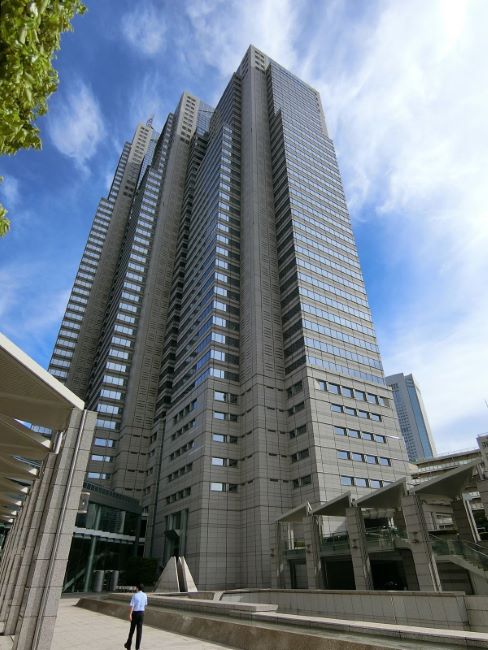 ショッピングセンター　新宿パークタワー（ショッピングセンター）まで395m