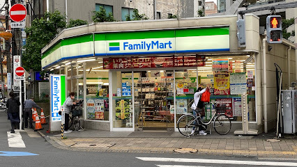 コンビニ　ファミリーマート 蒲田駅東店（コンビニ）まで128m