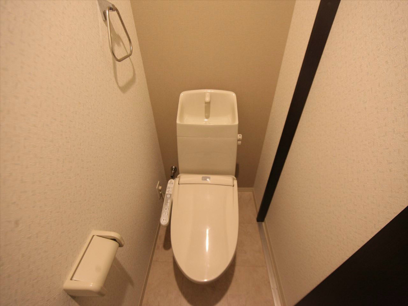 トイレ　温水洗浄暖房便座付トイレ