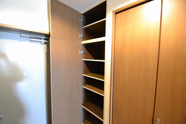 玄関　☆下駄箱スペースもたっぷりです☆