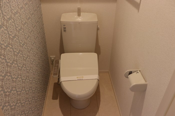 トイレ　トイレは快適な洗浄便座付き